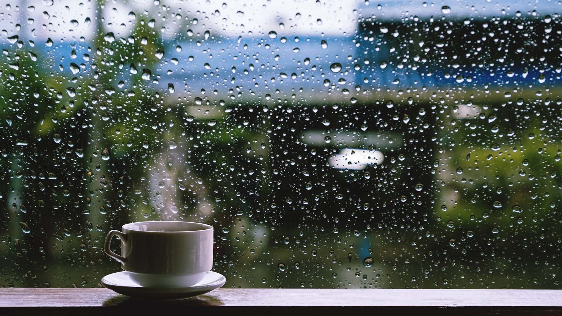 Do rainy or cloudy days affect solar panel energy production?